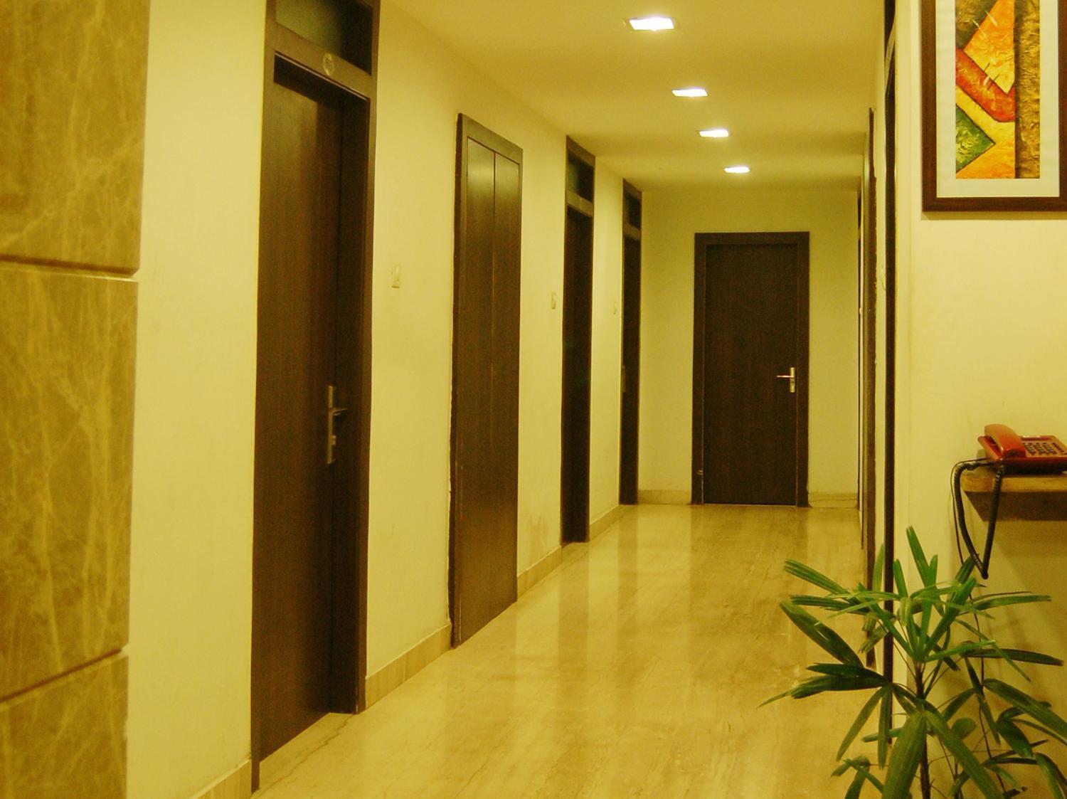 Hotel Crown Palace Allāhābād Junction 外观 照片
