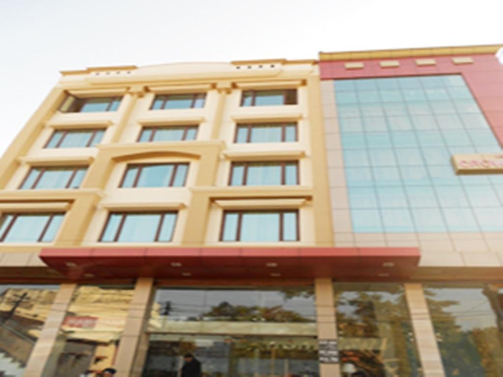 Hotel Crown Palace Allāhābād Junction 外观 照片